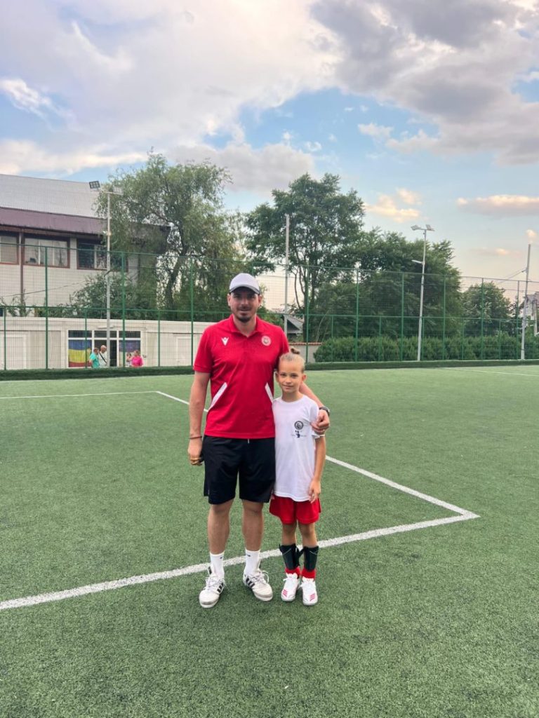 Lăpădatu Filip – „Songoku”, mijlocașul stânga de la ACS Unirea Dobroești care crește cu energie și valori alături de George Marinescu 7 Lăpădatu Filip – „Songoku”, mijlocașul stânga de la ACS Unirea Dobroești care crește cu energie și valori alături de George Marinescu